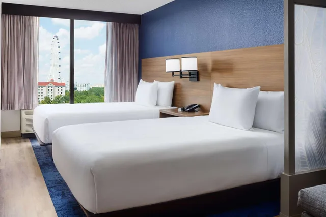 غرفة بسريرين مزدوجين مع أريكة في طابق مرتفع، Hyatt Place Orlando / I-Drive / Convention Center 2/7