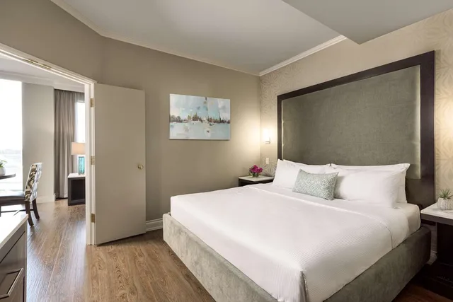 جناح بسرير كينج مع أريكة، Georgian Court Hotel, WorldHotels Elite 1/2