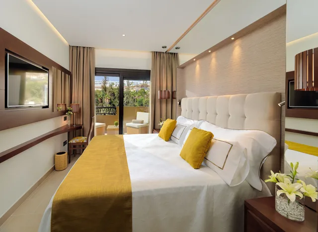 Senior, Suite, Single, King Bed، Gf Victoria 1/4