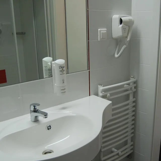 Room, Double Bed, Balcony, Lamberton Hotel 8/9