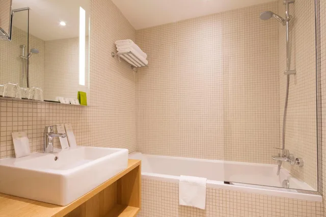 Luxury, Double Bed, Bathtub, Hotel Cordelia 4/4