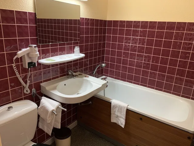 غرفة بسرير مزدوج، CITOTEL LES VOSGES 2/2
