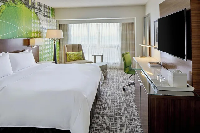 غرفة كلوب بسرير كينج في طابق مرتفع، Renaissance Nashville Hotel 2/4