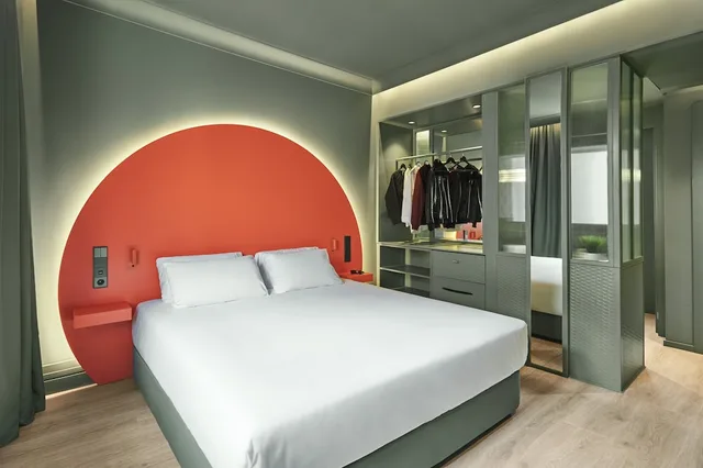 Deluxe, Queen Bed, Chic&basic Dot Hotel 2/5