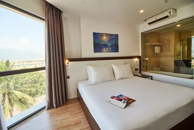 غرفة تنفيذية بسرير كينج بإطلالة على الجبل بحوض استحمام، An Vista Hotel 3/10