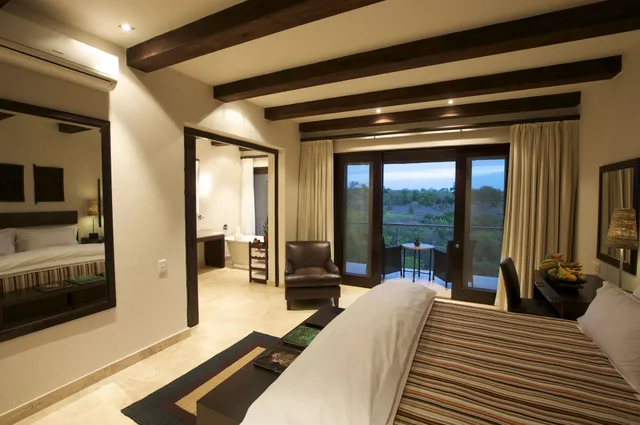 جناح عائلي بسرير كينج مع أريكة، Kapama River Lodge 5/10