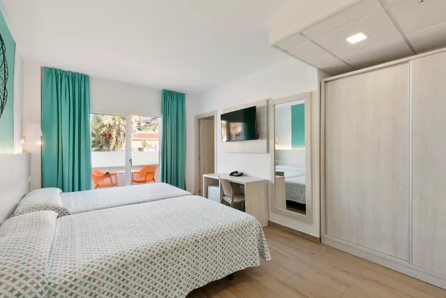 Twin or Double Room 2ad+1ch، Best Lloret Splash 1/5