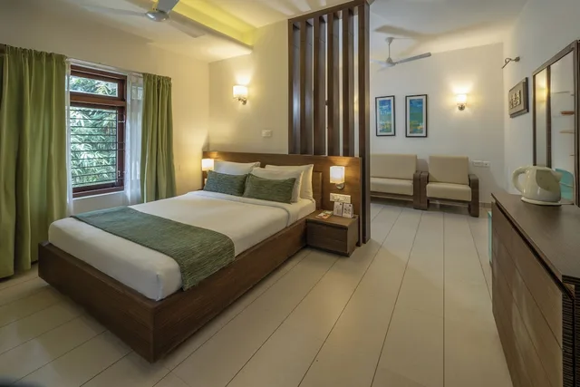 Rosewood, Queen Bed، The Woods Resort 2/10