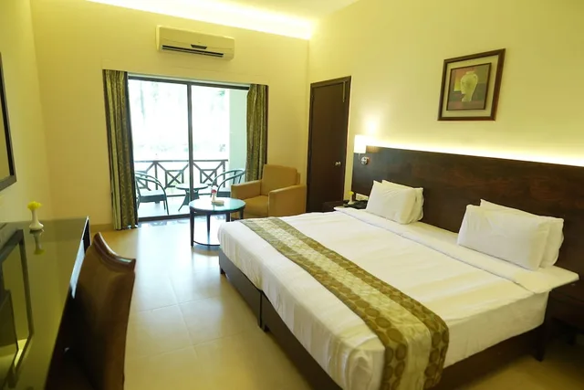 Executive, King Bed, Pool Side, The Fern Courtyard Resort 1/7