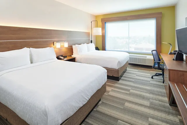 غرفة بسريرين كوين لذوي الإعاقة، Holiday Inn Express and Suites Taylor 1/3