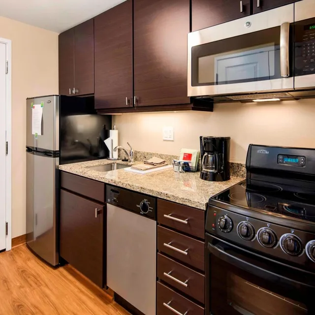 Suite, King Bed, Towneplace Suites By Marriott Bellingham 2/2