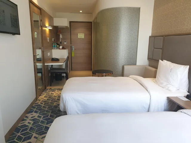 غرفة بسريرين منفصلين بإطلالة على المدينة، Holiday Inn Gurugram Sector 90 1/10