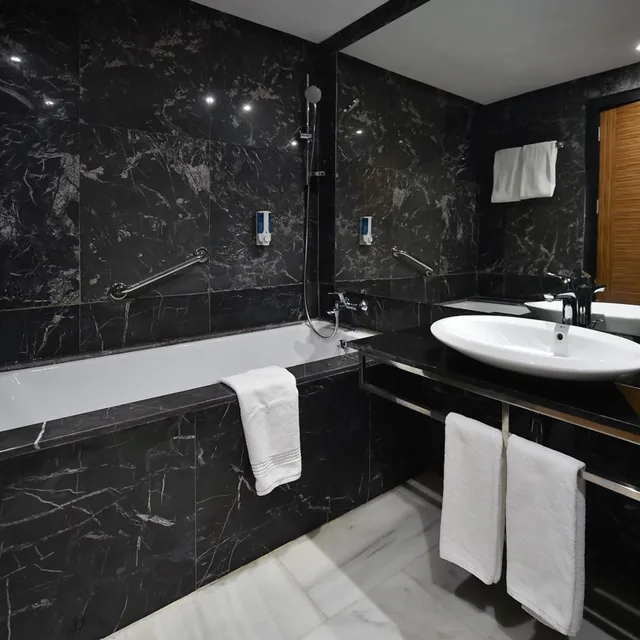جناح بشرفة، Le Yacht Suites hotel 4/4