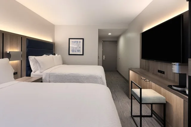 Standard Room 2 Double Beds, Holiday Inn Express - New York City Chelsea 1/10