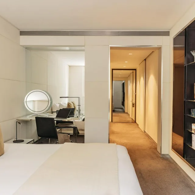 Always Me, Deluxe, King Bed, City View، Me London Hotel 5/6