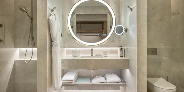 غرفة ديلوكس بسريرين منفصلين بإطلالة على البحر بشرفة، Grand Hyatt Izmir Istinyepark 3/3