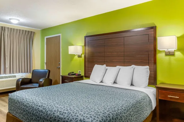 غرفة بسرير كينج لذوي الإعاقة، Econo Lodge West Coors Blvd 2/7