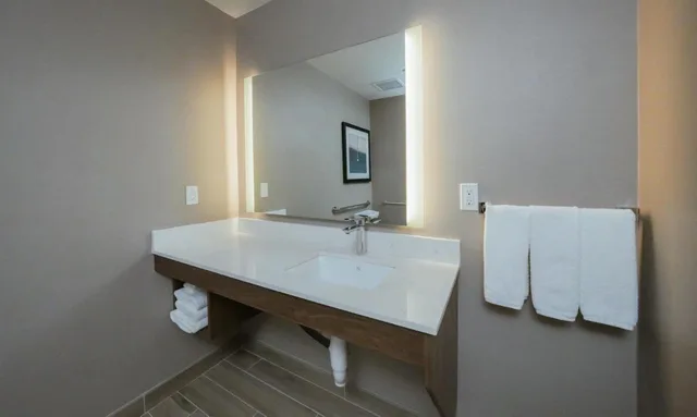 جناح بسريرين كوين، La Quinta Inn & Suites by Wyndham Santa Cruz 5/5