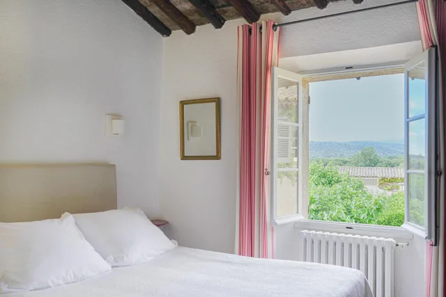 غرفة قياسية بسرير مزدوج، Hotel La Figuiere 1/2
