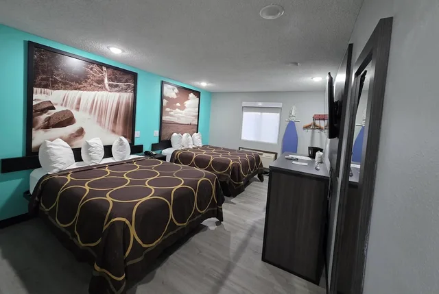غرفة قياسية بسريرين كوين، Super 8 By Wyndham Emporia 1/10