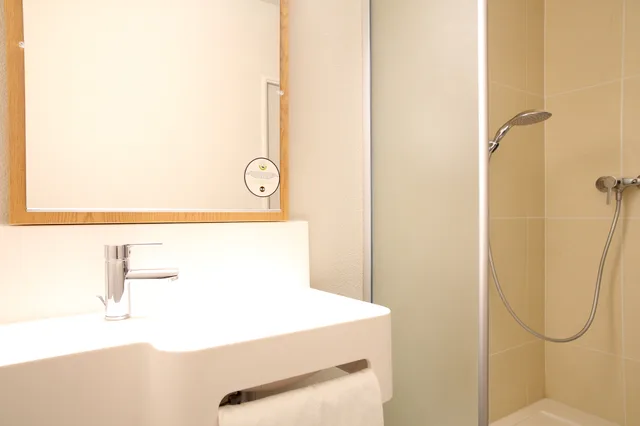 غرفة قياسية بسرير مزدوج، B&B Hotel Montpellier Centre Le Millenaire 6/6