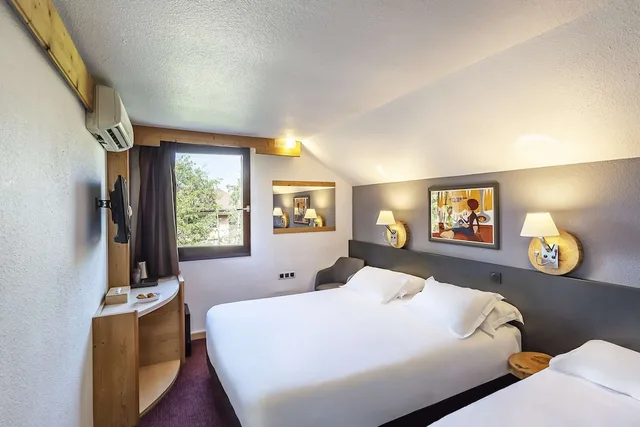 غرفة قياسية بسرير كوين مع أريكة، Sure Hotel by Best Western Annecy 1/6