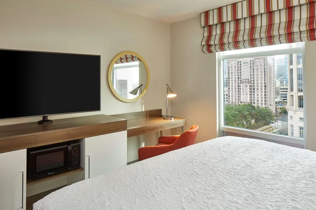 غرفة، Hampton Inn and Suites Atlanta Midtown 4/6