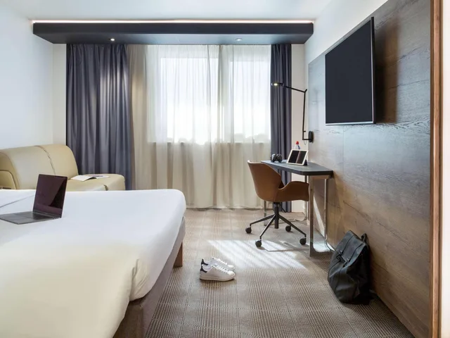 غرفة سوبيريور عائلية بسرير مزدوج مع أريكة، NOVOTEL LAUSANNE BUSSIGNY 7/10