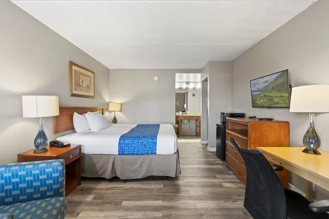 غرفة قياسية بسرير كينج، Travelodge by Wyndham Pueblo 5/8