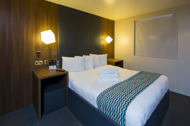 Standard, King Bed, No Window، Bloc Hotel Birmingham 3/9