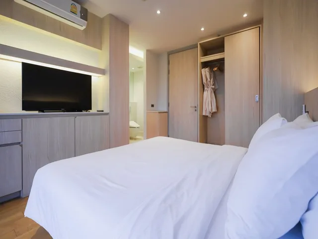 جناح سوبيريور بسرير كينج وسريرين منفصلين، Balcony Seaside Sriracha Hotel Serviced Apartments 5/9