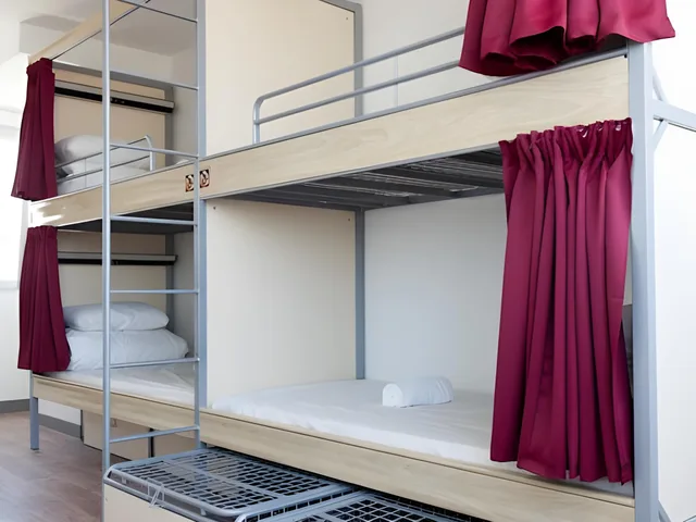 Private, 8 Beds, Shared Bathroom, St Christopher S Inn Paris Gare Du Nord 1/2
