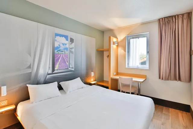Room, Queen Bed, B&B Hotel Valence Sud 1/7
