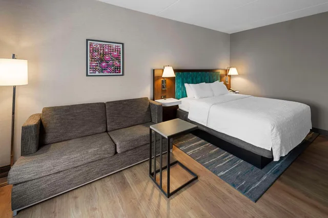 Study, King Bed, Sofa، Hampton Inn Nanuet 2/3