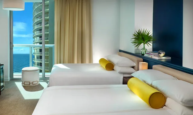 غرفة بريميوم بسرير مزدوج بإطلالة على البحر، Sole Miami A Noble House Resort 1/3