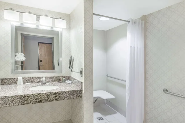 Studio, King Bed, Kitchen, Hawthorn Suites By Wyndham Livermore Wine Country 2/2