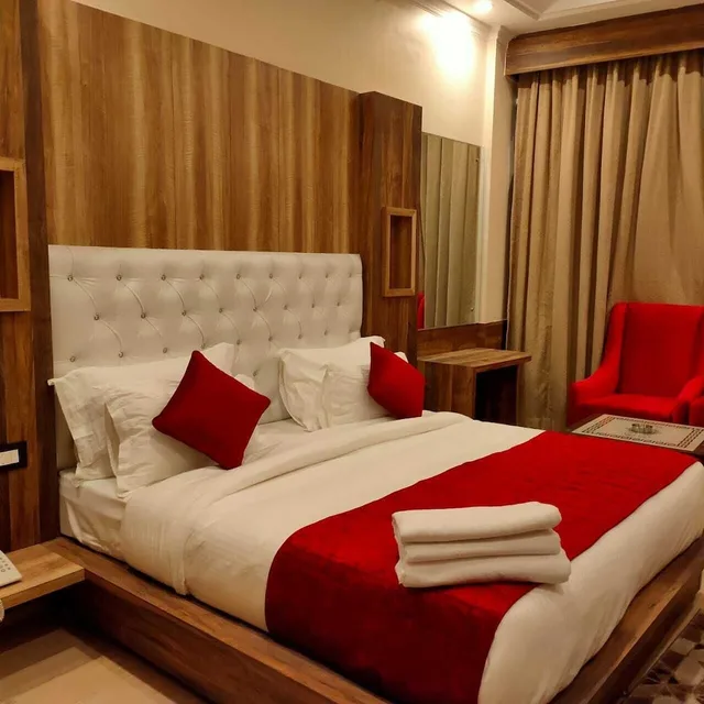 غرفة بريميير بسرير كوين، Hotel Grand Hill 3/10