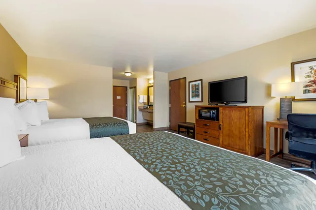 غرفة بسريرين كوين يُسمح فيها بالحيوانات الأليفة، Best Western Plus Red River Inn 1/4