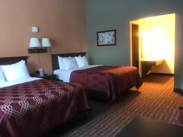 غرفة رباعية بسريرين كوين بإطلالة على البحيرة، Econo Lodge Lakeview 6/10