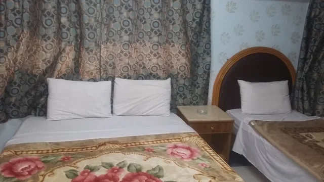 غرفة رباعية بسرير مزدوج وسريرين منفصلين، Isis Hotel 2 - Hostel 8/10