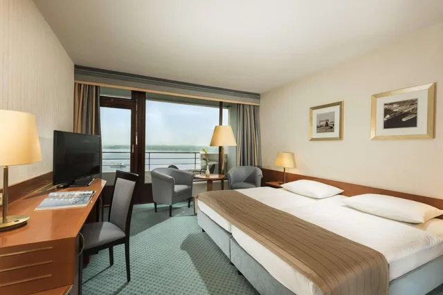 غرفة سوبيريور بسرير كوين، Maritim Bellevue Kiel Hotel 1/2