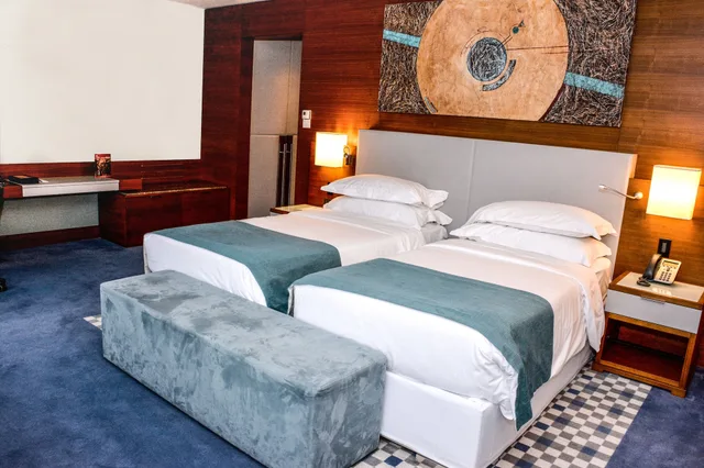 غرفة ديلوكس بسريرين منفصلين بإطلالة على البحر، Sheraton Istanbul Atakoy Hotel 2/6
