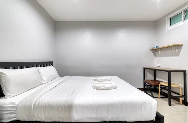 Standard, Queen Bed, No Window، Red Pin Inn 3/5