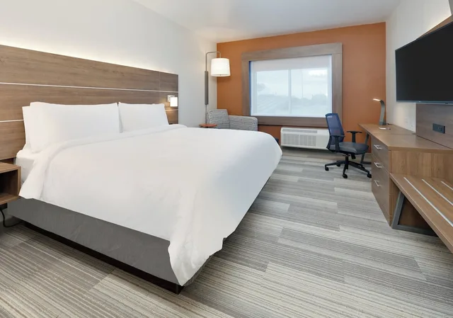 Standard, King Bed, Holiday Inn Express And Suites Plano East 2/5