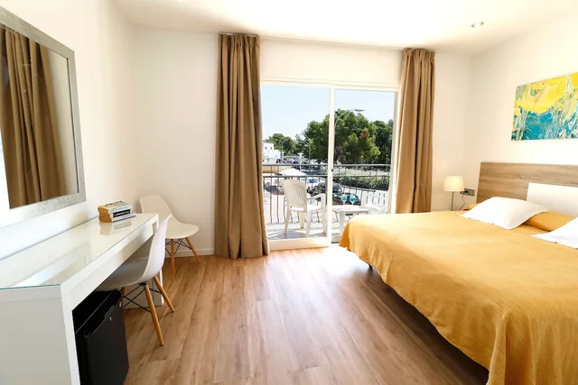غرفة بريميوم بسرير مزدوج أو سريرين منفصلين بغرفة نوم واحدة، Gabarda Hotel 4/10