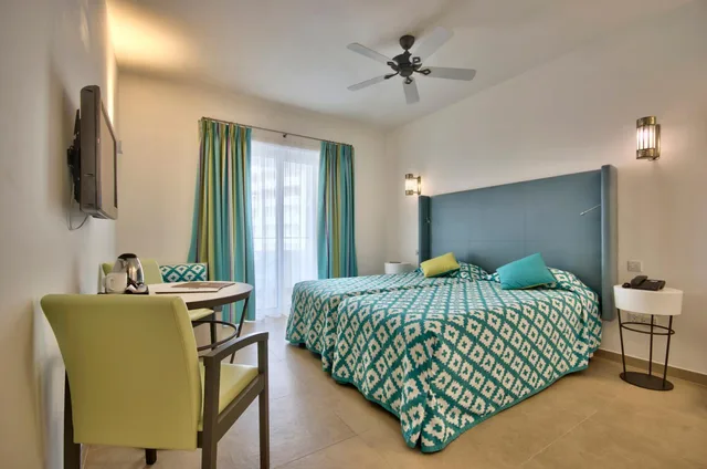 غرفة تنفيذية بسرير مزدوج أو سريرين منفصلين بشرفة مع دخول الصالة، db San Antonio Hotel and Spa All Inclusive 1/1