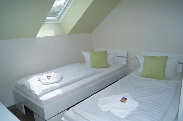 غرفة مفردة بسريرين منفصلين، REGIOHOTEL Pfalzer Hof Wernigerode 1/4