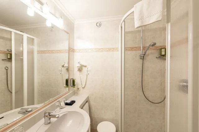 غرفة ديلوكس بسرير كوين، Hotel Gran Fanes 7/7