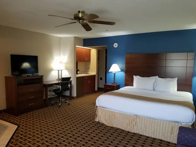 غرفة قياسية بسرير كينج، Baymont By Wyndham La Crosse/Onalaska 4/10
