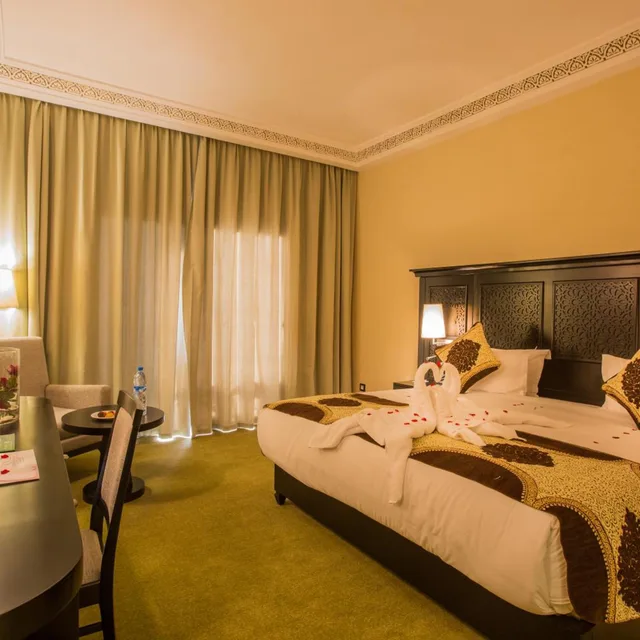 غرفة بسرير مزدوج أو سريرين منفصلين بإطلالة على المسبح، Hotel Riad Ennakhil 4/10